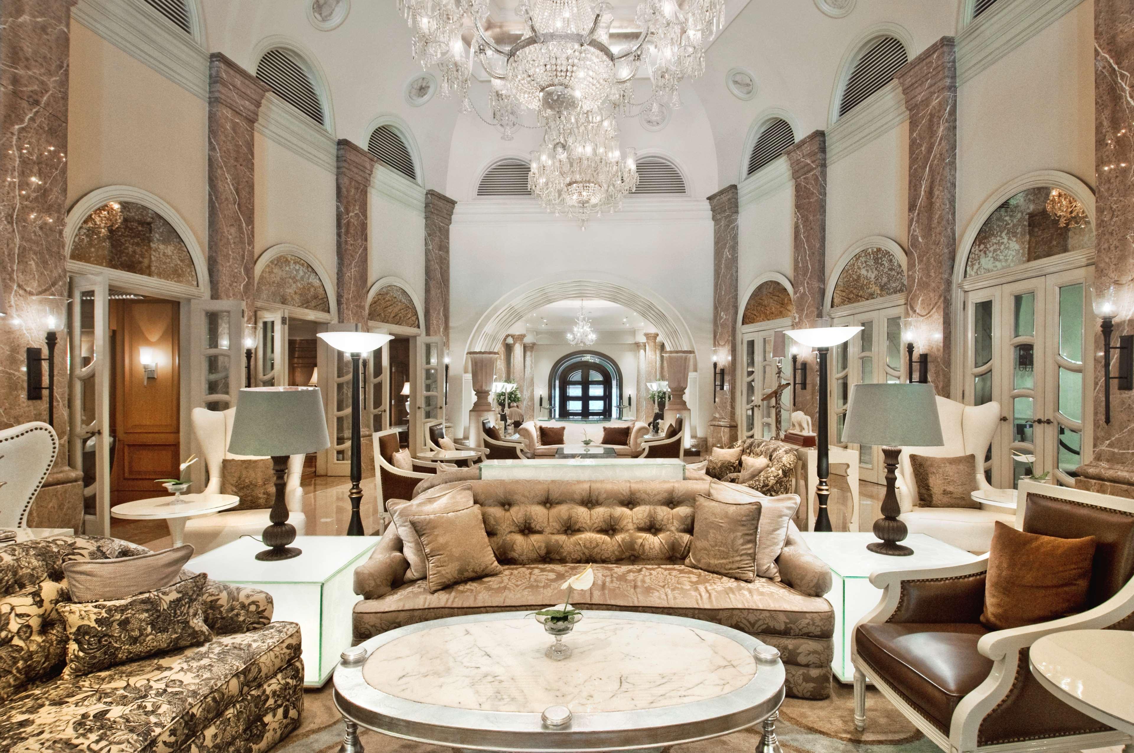 Hilton Mumbai International Airport Hotel Інтер'єр фото The lobby of the Four Seasons Hotel