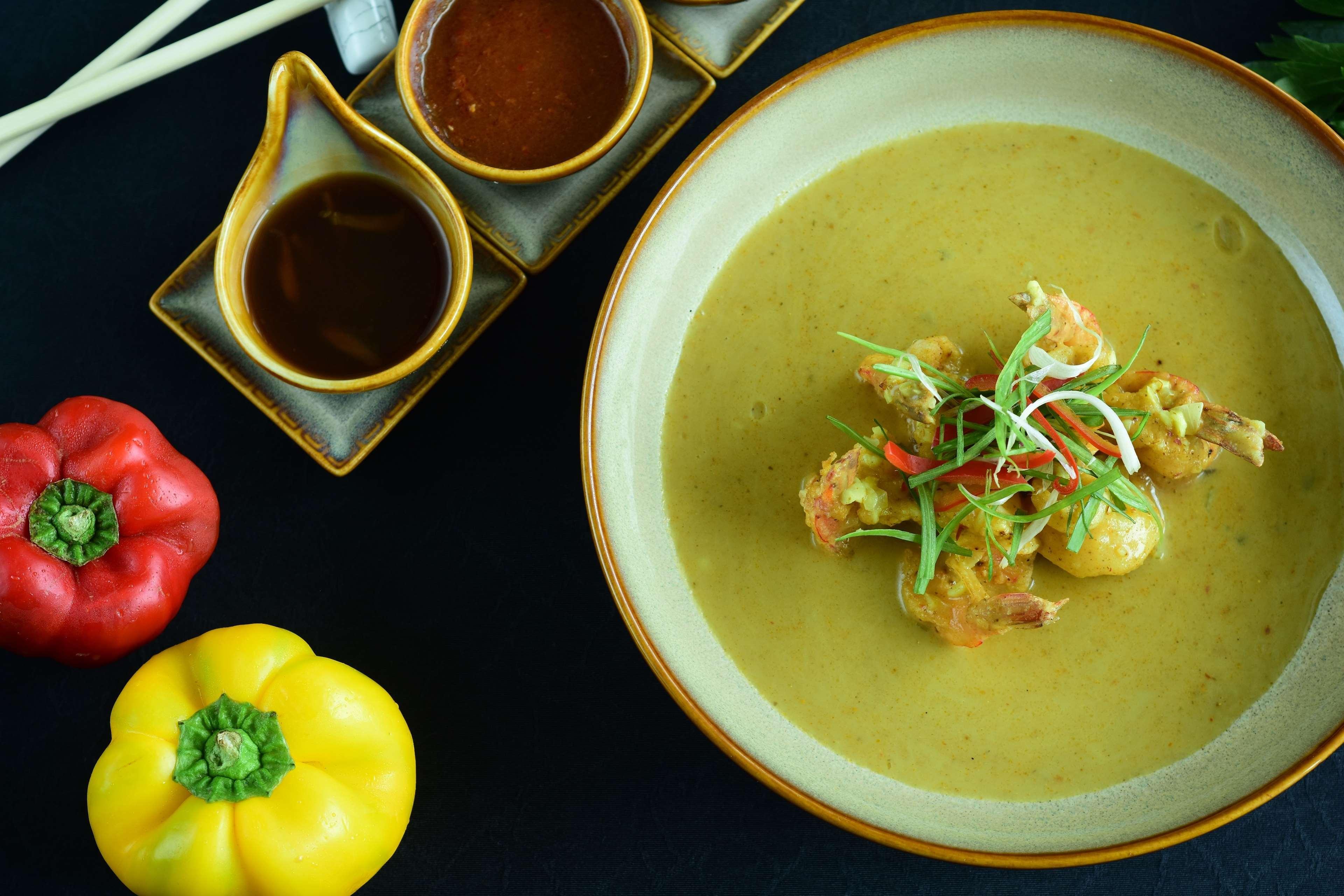 Hilton Mumbai International Airport Hotel Екстер'єр фото A bowl of dal makhani