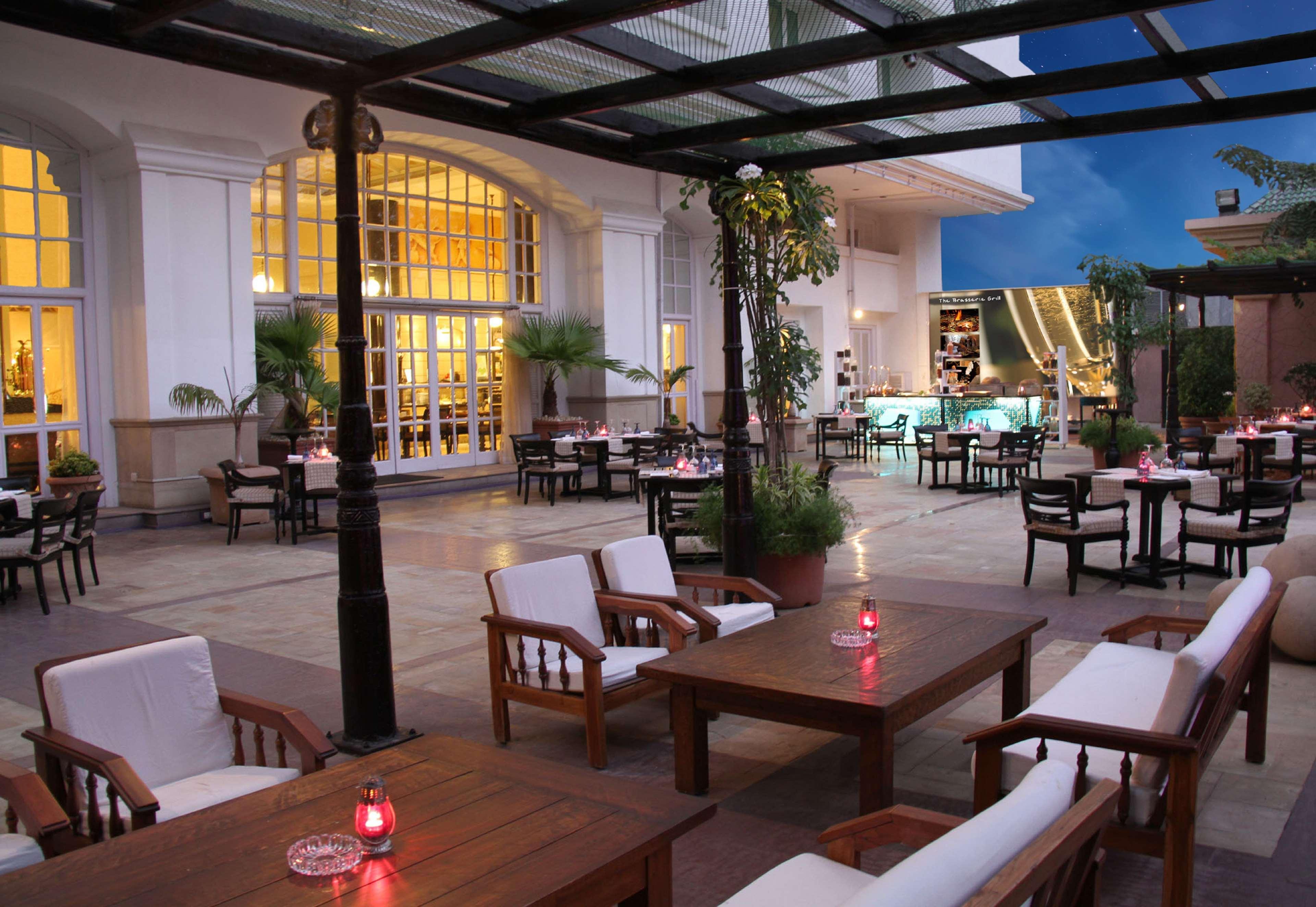 Hilton Mumbai International Airport Hotel Екстер'єр фото The hotel's lobby