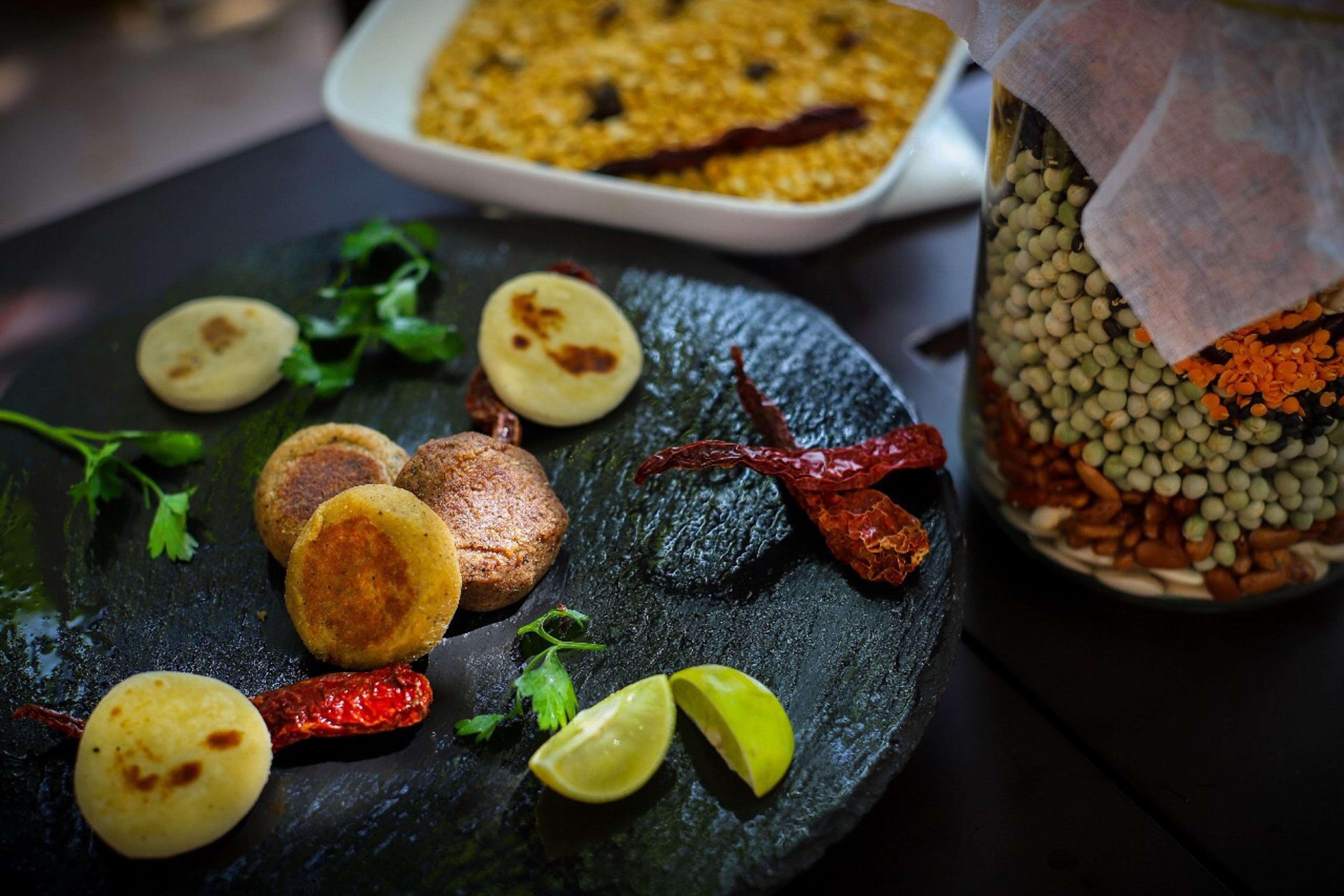 Hilton Mumbai International Airport Hotel Екстер'єр фото A plate of paneer