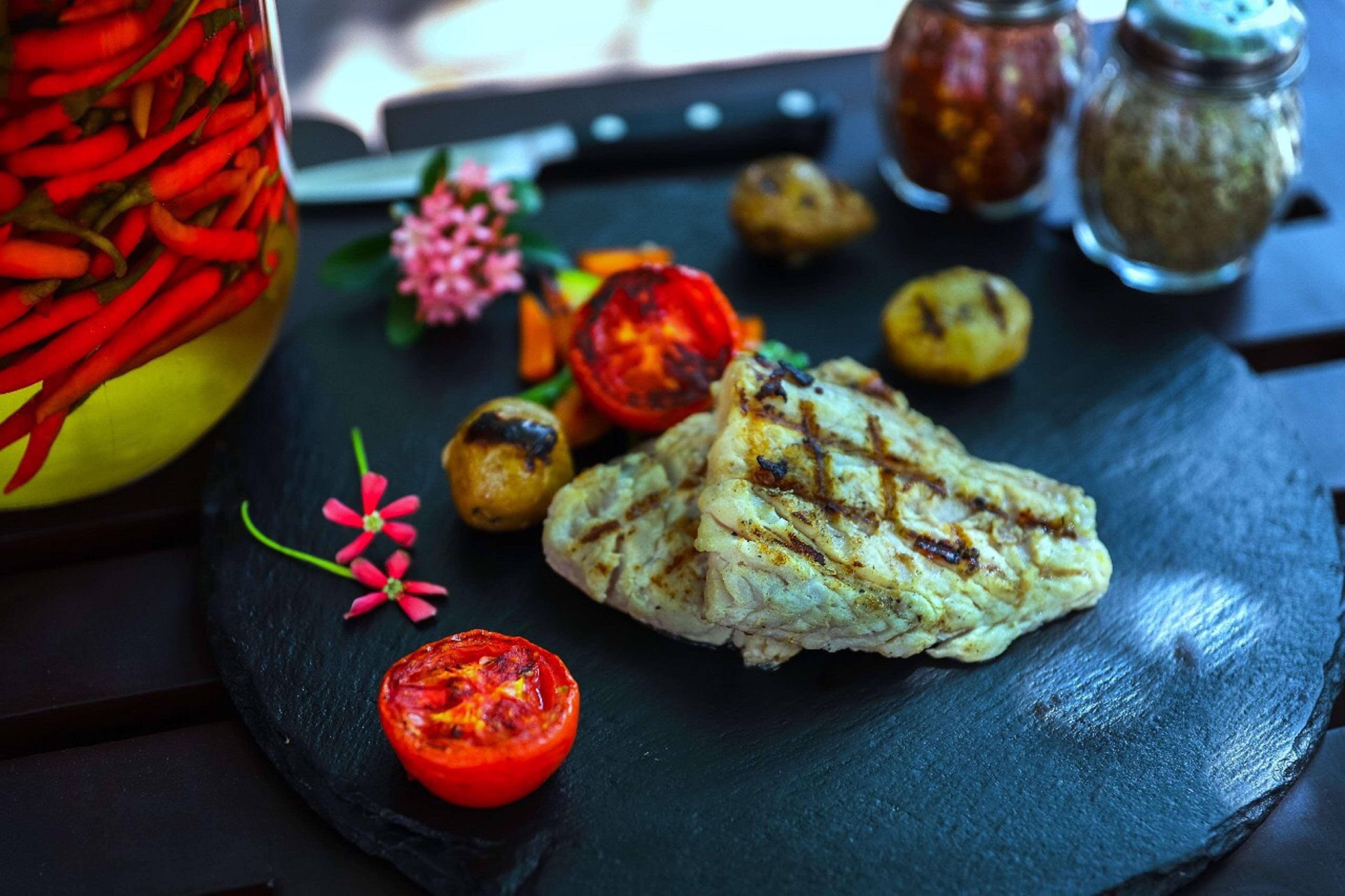 Hilton Mumbai International Airport Hotel Екстер'єр фото Grilled halibut