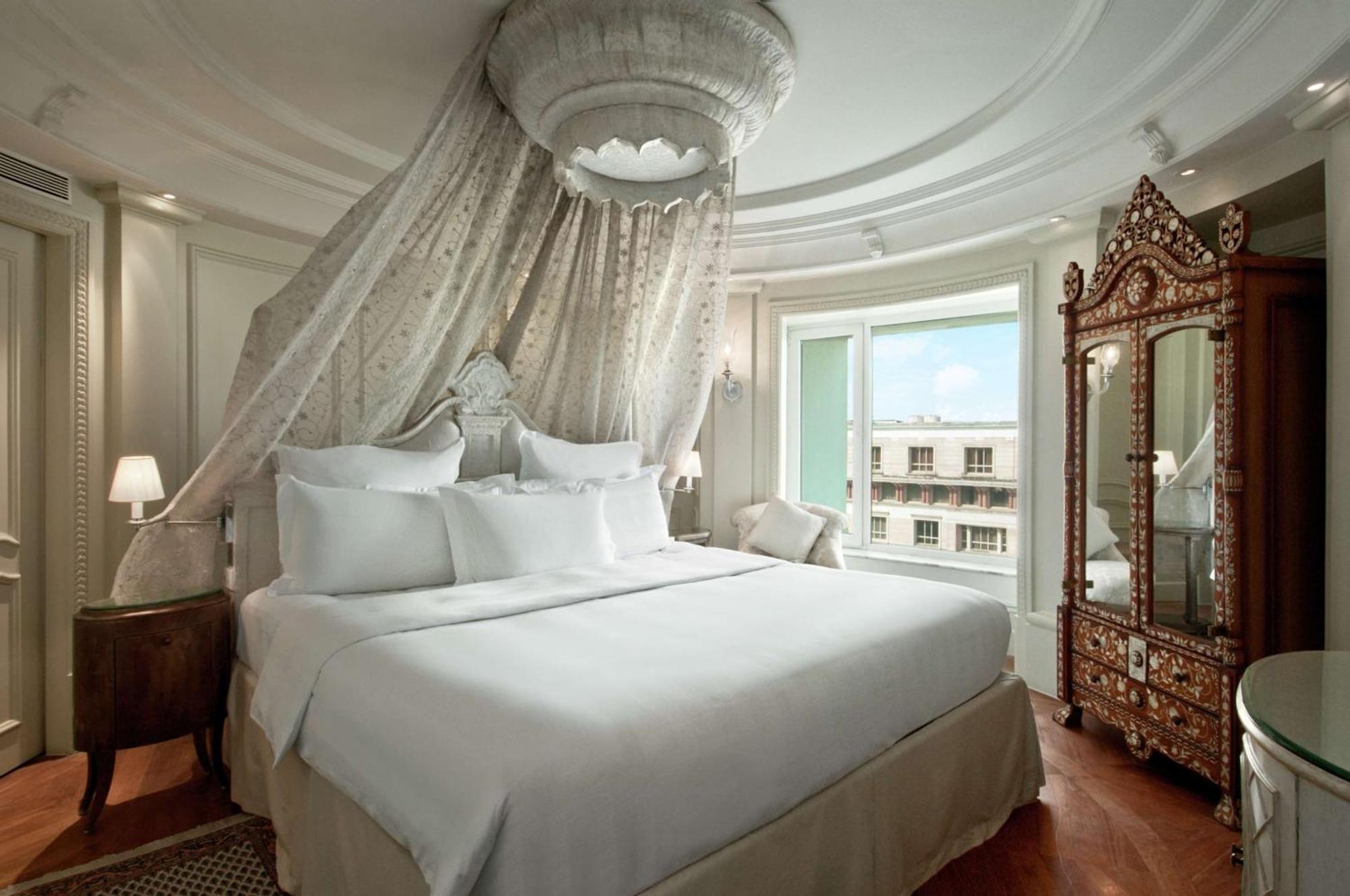 Hilton Mumbai International Airport Hotel Екстер'єр фото A bedroom at the hotel