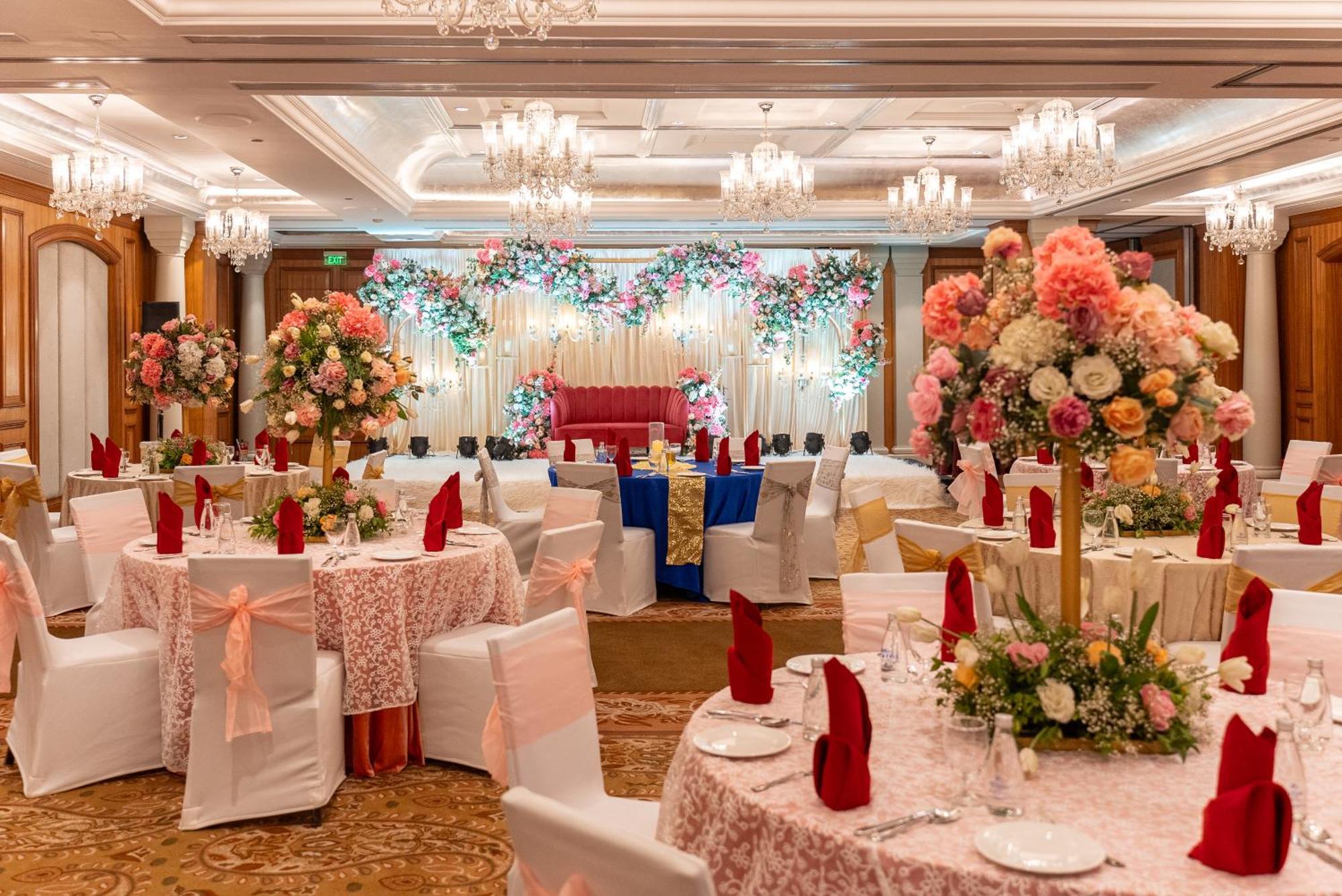 Hilton Mumbai International Airport Hotel Екстер'єр фото A wedding reception at the Royal Thai Suite