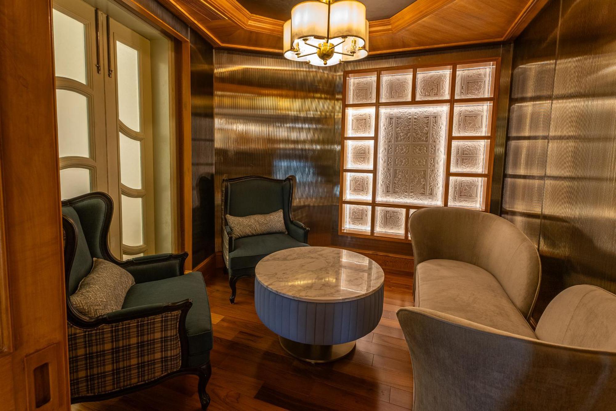 Hilton Mumbai International Airport Hotel Екстер'єр фото The interior of the lounge